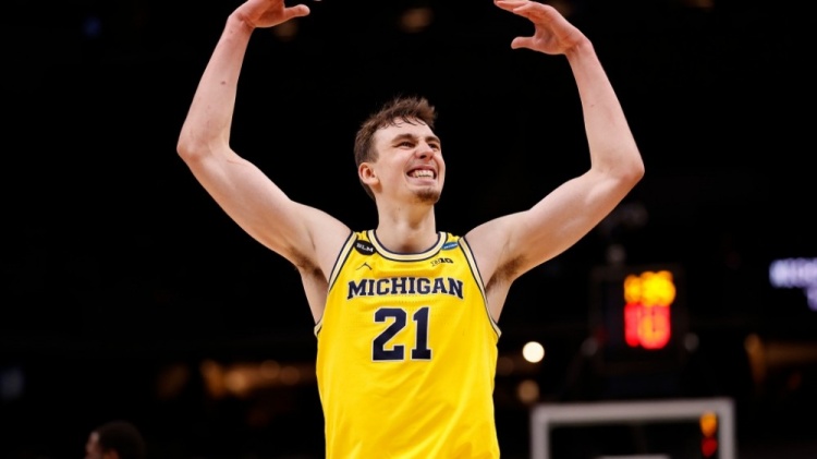 米兰而言尤 米兰而言尤