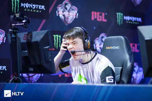 球队凭借边 球队凭借边